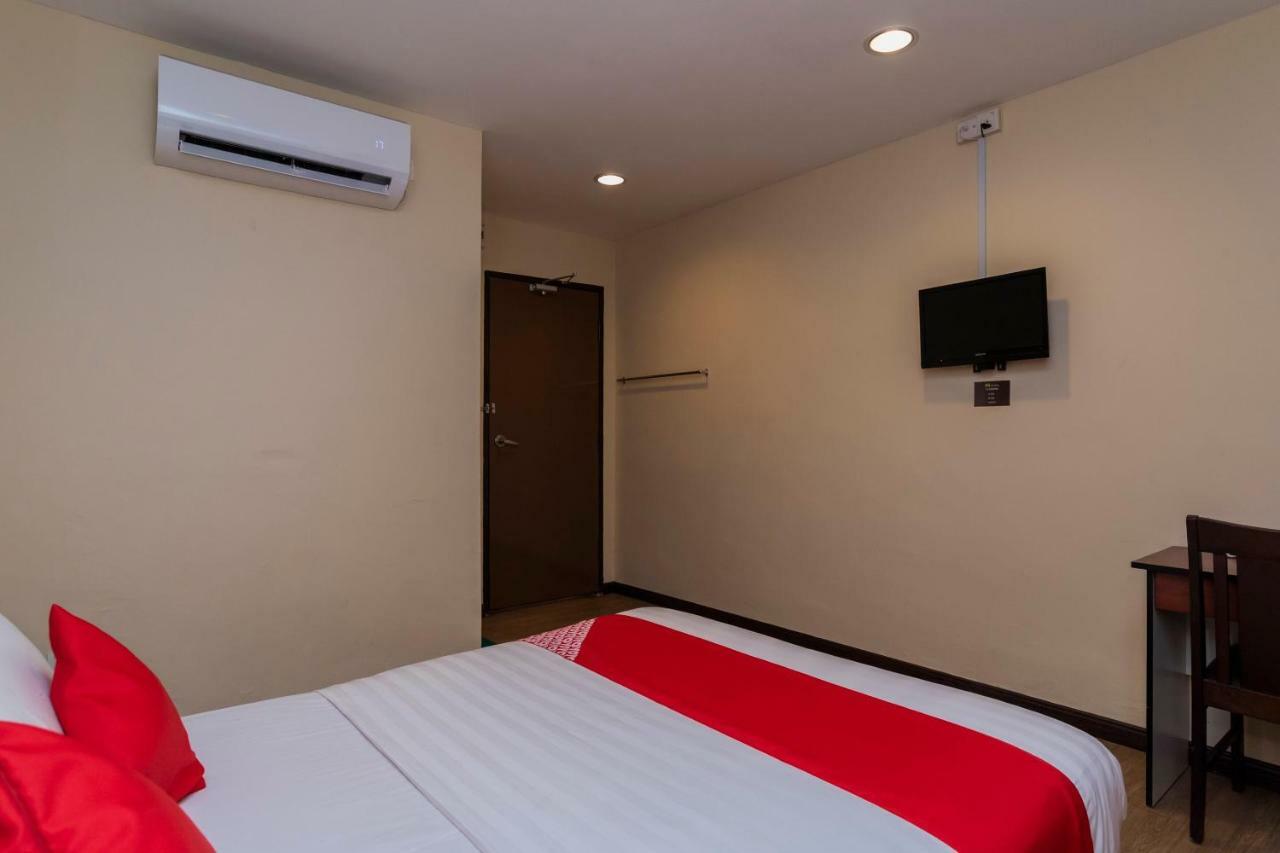 Oyo 44026 98 Hotel Johor Bahru Luaran gambar